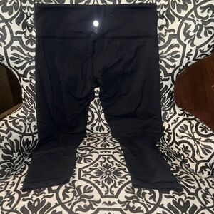 Lululemon Black Capri sz. 6